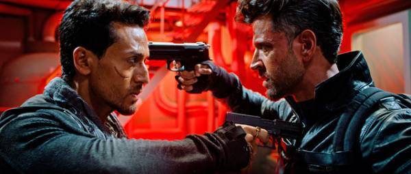 インド次世代スター共演で記録的ヒット『WAR ウォー!!』7月公開