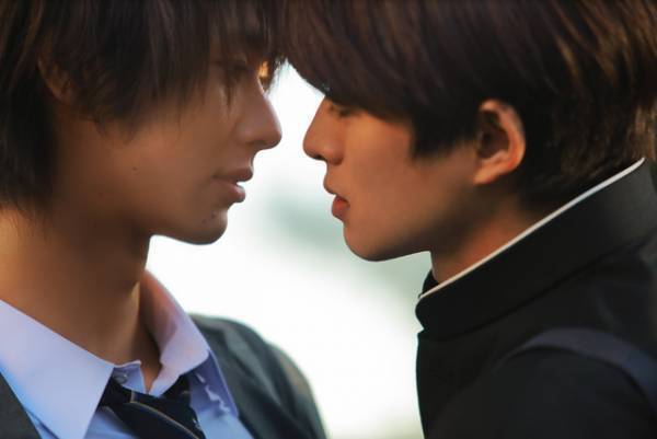 白洲迅＆楽駆、白線キスに壁ドンキス…「Life 線上の僕ら」予告