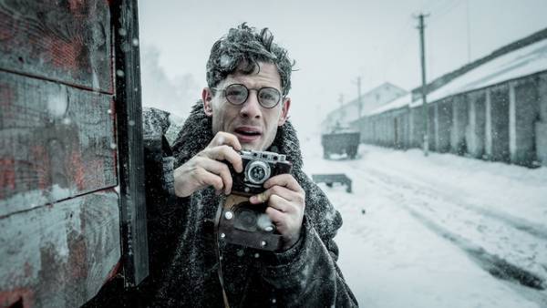 ジェームズ・ノートン、ソ連がひた隠しにした“偽りの繁栄”暴く…『赤い闇』日本版予告