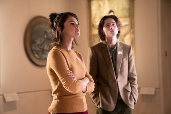 ティモシー＆セレーナの美術館デートシーン『レイニーデイ・イン・ニューヨーク』