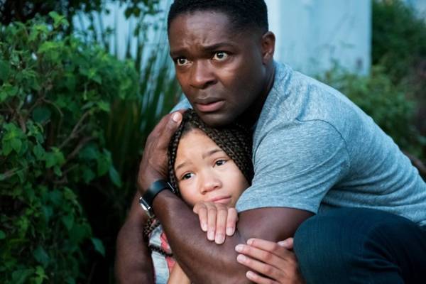 電話の向こうは2週間前…タイムトラベル・スリラー『ドント・レット・ゴー』BD＆DVD発売