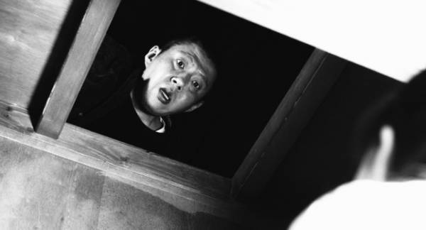 荒川良々、恐る恐る“呪いの家”へ…「呪怨」本編映像