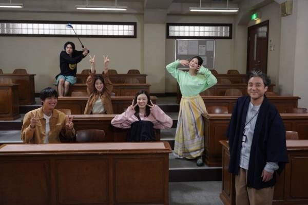 ムロツヨシ＆永野芽郁＆中川大志ら“同級生”が揃ってクランクイン！「親バカ青春白書」