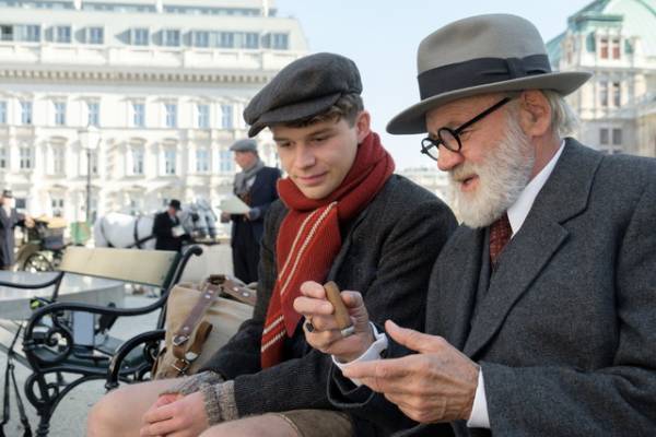 青年とフロイト教授が初めて言葉を交わす…『17歳のウィーン』本編映像