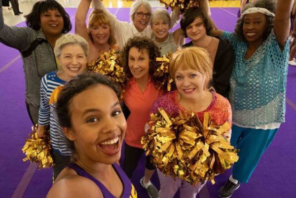 ダイアン・キートンたちにチア熱血指導「13の理由」アリーシャ・ボーに注目