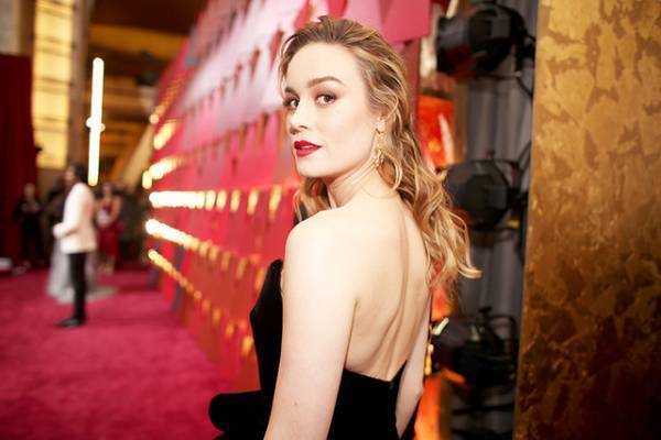 ブリー・ラーソンがYouTubeチャンネルを開設、初回は母親と祖母も登場