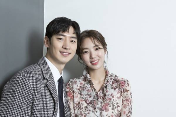 イ・ジェフン＆チェ・スビン、指ハートを送り合う!?「輝く星のターミナル」インタビュー