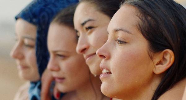 本国で上映中止に…自由を纏い闘う女性たち描く『パピチャ 未来へのランウェイ』