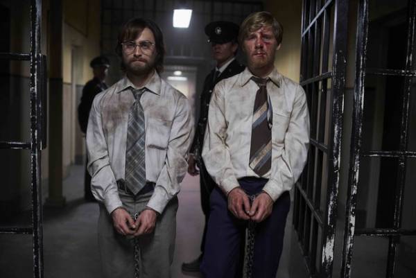 ダニエル・ラドクリフ、“木鍵”を使った脱獄計画に挑む…『プリズン・エスケープ』予告