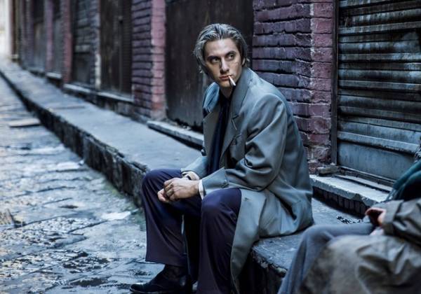 『オールド・ガード』で注目！ルカ・マリネッリ最新作『マーティン・エデン』場面写真