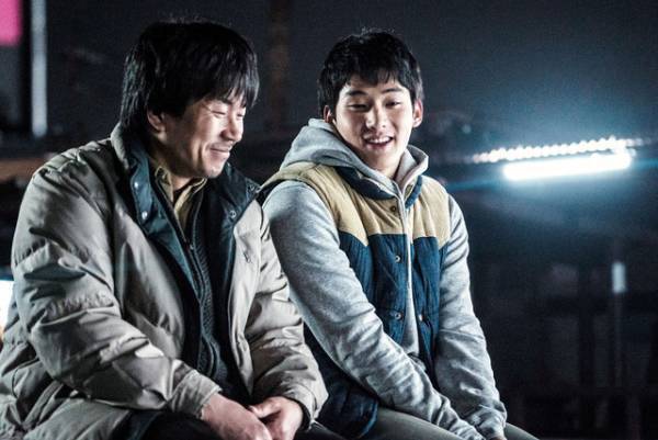 ヤン・イクチュン、孤独な青年に惹かれていく『詩人の恋』予告編