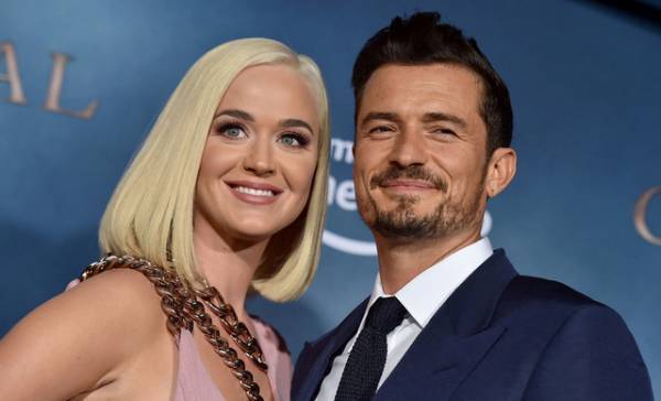 ケイティ・ペリー、「オーランド・ブルーム柄」の服を赤ちゃんに用意