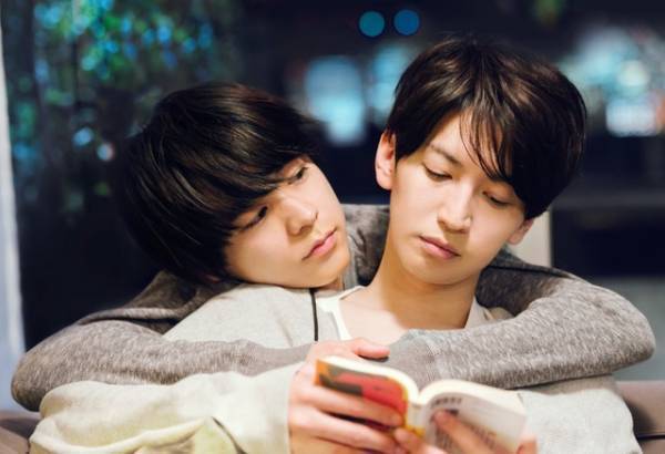 大倉忠義＆成田凌、休日の屋上ではしゃぐ本編映像『窮鼠はチーズの夢を見る』