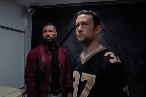 ジェイミー＆ジョセフ、初対面シーンはあの名作のオマージュ『プロジェクト・パワー』特別映像