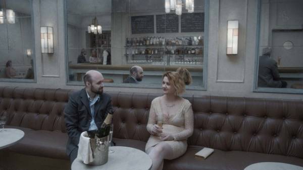 ロイ・アンダーソン監督『ホモ・サピエンスの涙』絵画のような場面写真解禁