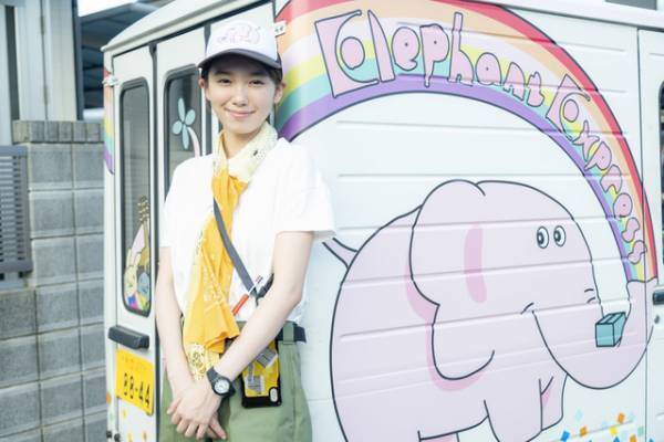 飯豊まりえが不思議な配達員役、主演オムニバスドラマ「そのご縁、お届けします」