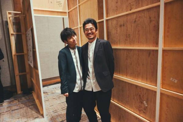 二宮和也＆菅田将暉ら、写真家・浅田政志撮影“完成報告会の舞台裏写真”公開