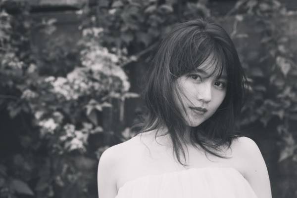 有村架純、約2年ぶりオフィシャルカレンダー発売