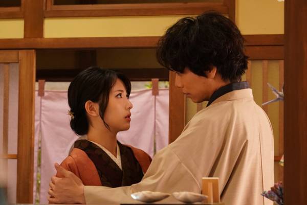 あの日から3年、浜辺美波“七桜”と横浜流星“椿”は…「私たちはどうかしている」第7話シーン写真