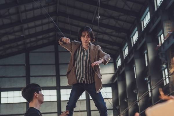 「愛の不時着」ファンウ・スルヘがワイヤーアクションに挑戦！『ヒットマン　エージェント：ジュン』