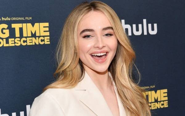 Netflixが新ミュージカル映画『不思議の国のアリス』製作、サブリナ・カーペンターが主演