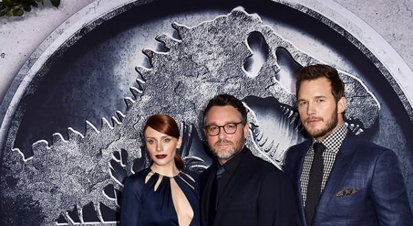 『ジュラシック・ワールド』最新作、『バットマン』『フラッシュ』も公開延期