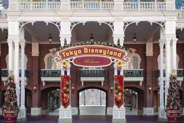 【ディズニー】パークにXmasがやってくる！グッズはアプリで先行販売