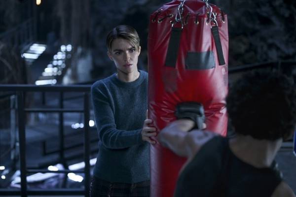 「原作ファンも満足するはず」製作陣が語る「BATWOMAN」特別映像