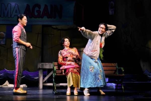 長澤まさみ出演、松尾スズキ新作ミュージカル「フリムンシスターズ」舞台写真