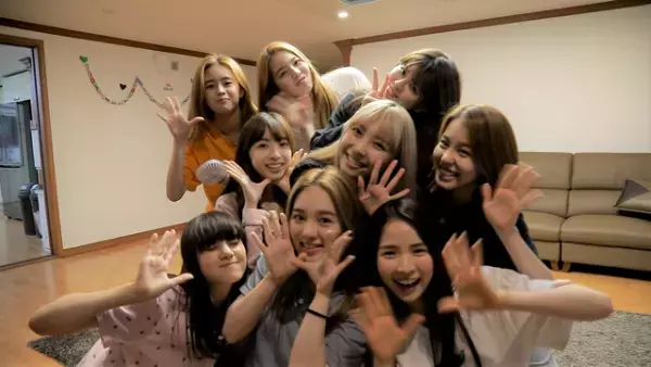 NiziUの1日やMV撮影などに密着「We NiziU！」Hulu配信日決定