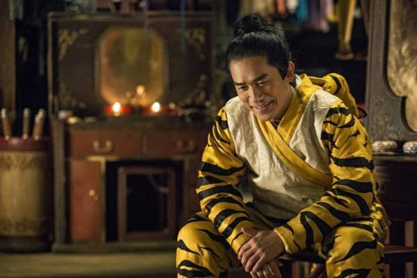 トニー・レオンがトラの着ぐるみ姿を披露『モンスター・ハント』場面写真