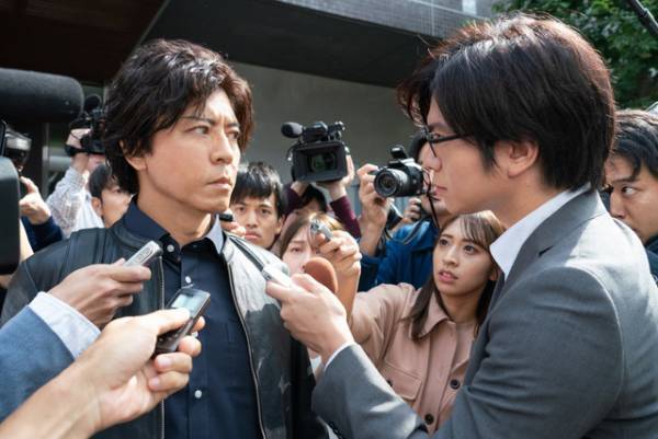 上川隆也＆原田泰造、緊張感あふれる場面写真初公開「夜がどれほど暗くても」