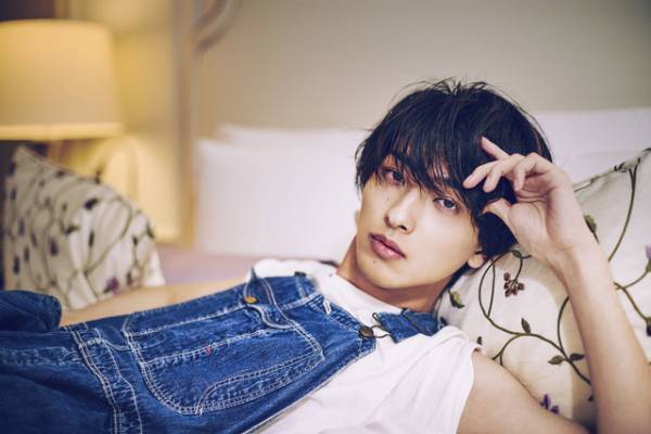 横浜流星の大人の色気漂う…カレンダー特典ビジュアル公開