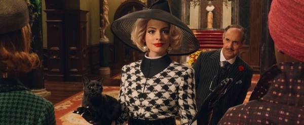 アン・ハサウェイ、マリリン・モンローを参考にレトロファッション披露『魔女がいっぱい』