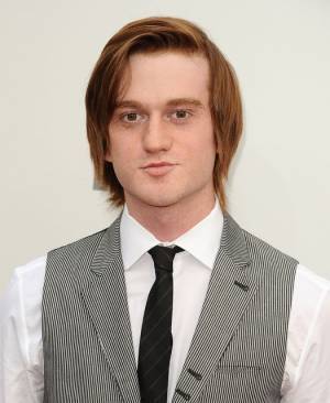 俳優エディ・ハッセルを銃殺した18歳の少年が逮捕される