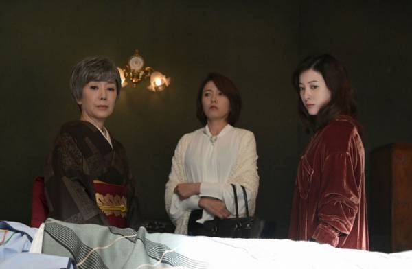 安蘭けい「ワンティーム」の発音に反応続々、楓の正体にも改めて注目集まる…「危険なビーナス」5話