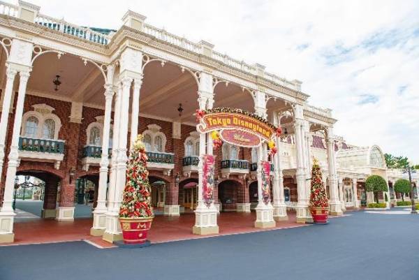 【ディズニー】12月12日以降の新規チケット発売へ　同時期のパークはクリスマス真っ只中！