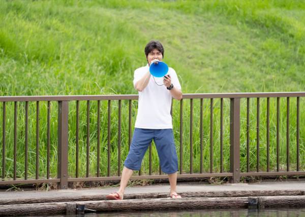 小澤征悦の明るいアドリブに中条あやみ爆笑！『水上のフライト』メイキング映像