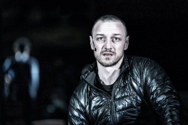 ジェームズ・マカヴォイが熱演、主演舞台「シラノ・ド・ベルジュラック」特別映像