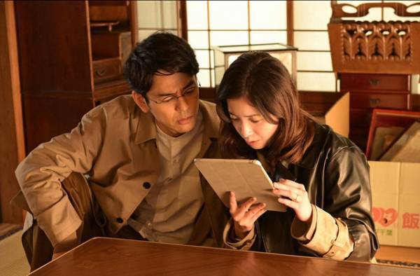 吉高由里子“楓”がついにミス!? 染谷将太“明人”の視線も話題に…「危険なビーナス」8話