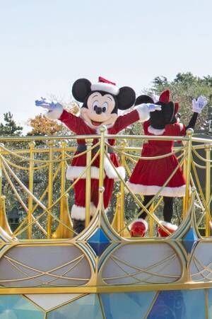 ディズニー サンタ衣装のミッキーが最強かわいい Xmasミニパレードの画像が到着 年11月30日 ウーマンエキサイト 1 2