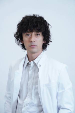 世界を救えるかどうかは滝藤賢一次第!? ドラマ「君と世界が終わる日に」に出演