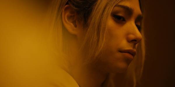 村上虹郎、ミステリアスな雰囲気で異彩を放つ…「今際の国のアリス」場面写真入手