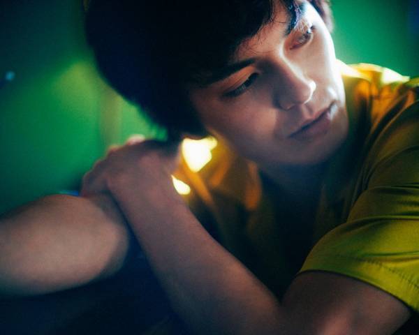 林遣都、30歳の誕生日に発売「作品集 THREE TALES」未収録アザーカット到着