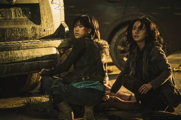 カーチェイスや射撃戦…『新感染半島』戦う女性キャストに注目