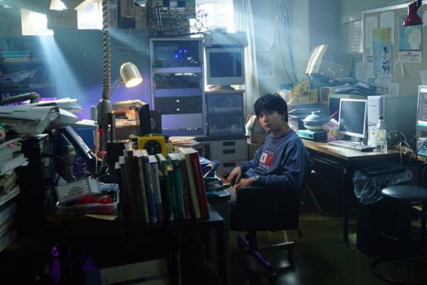 吉沢亮「カップラーメンとビール飲んでから寝る」役作り明かす『AWAKE』インタビュー映像