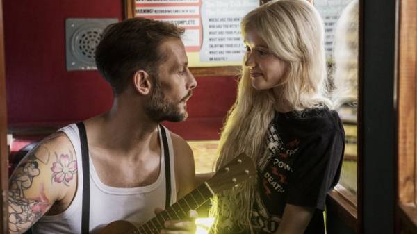 音楽でも魅了、監督＆キャストが思わず口ずさむ『マーメイド・イン・パリ』特別映像