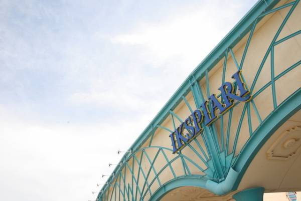 【ディズニー】お正月のイクスピアリ、浦安市出身の書道家・永田紗戀さんの作品を展示　11日（月・祝）まで