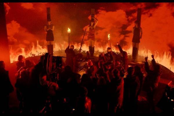 ギャスパー・ノエ「女優二人がサイコなシーンを作り上げた」『ルクス・エテルナ』本編映像