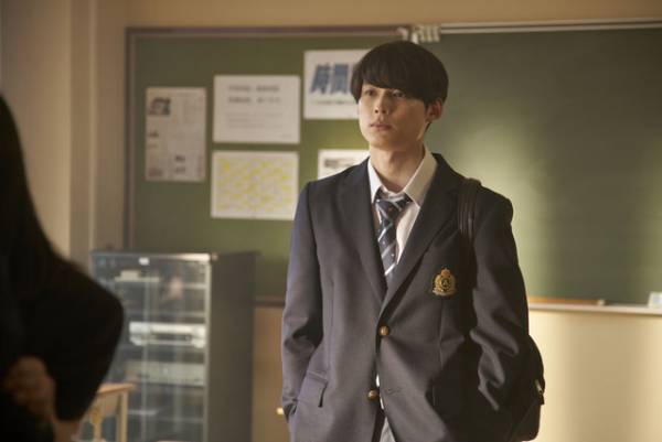 森七菜、“弟”松村北斗がモテすぎて謝罪？『ライアー×ライアー』中・高生時代の場面写真